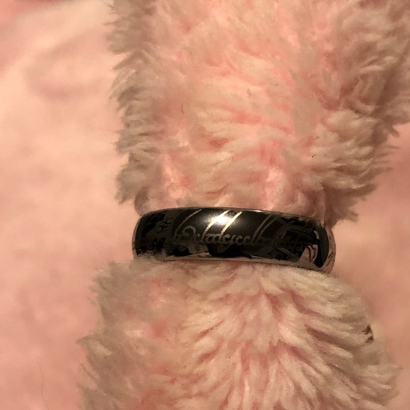 Ring - Picture 3 of 4